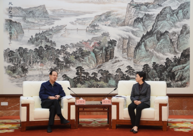 丁焰章拜会四川省委副书记、省长施小琳