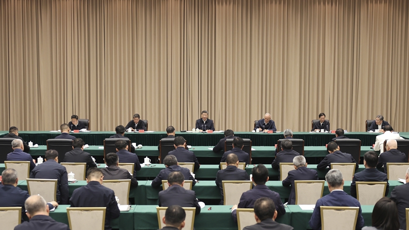 习近平在听取海南省委和省政府工作汇报时强调:紧紧围绕建设“三区一中心”的战略定位 奋力谱写中国式现代化海南篇章