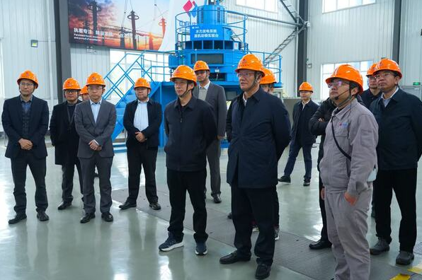 王斌赴大渡河流域项目调研并出席成都院科技大会