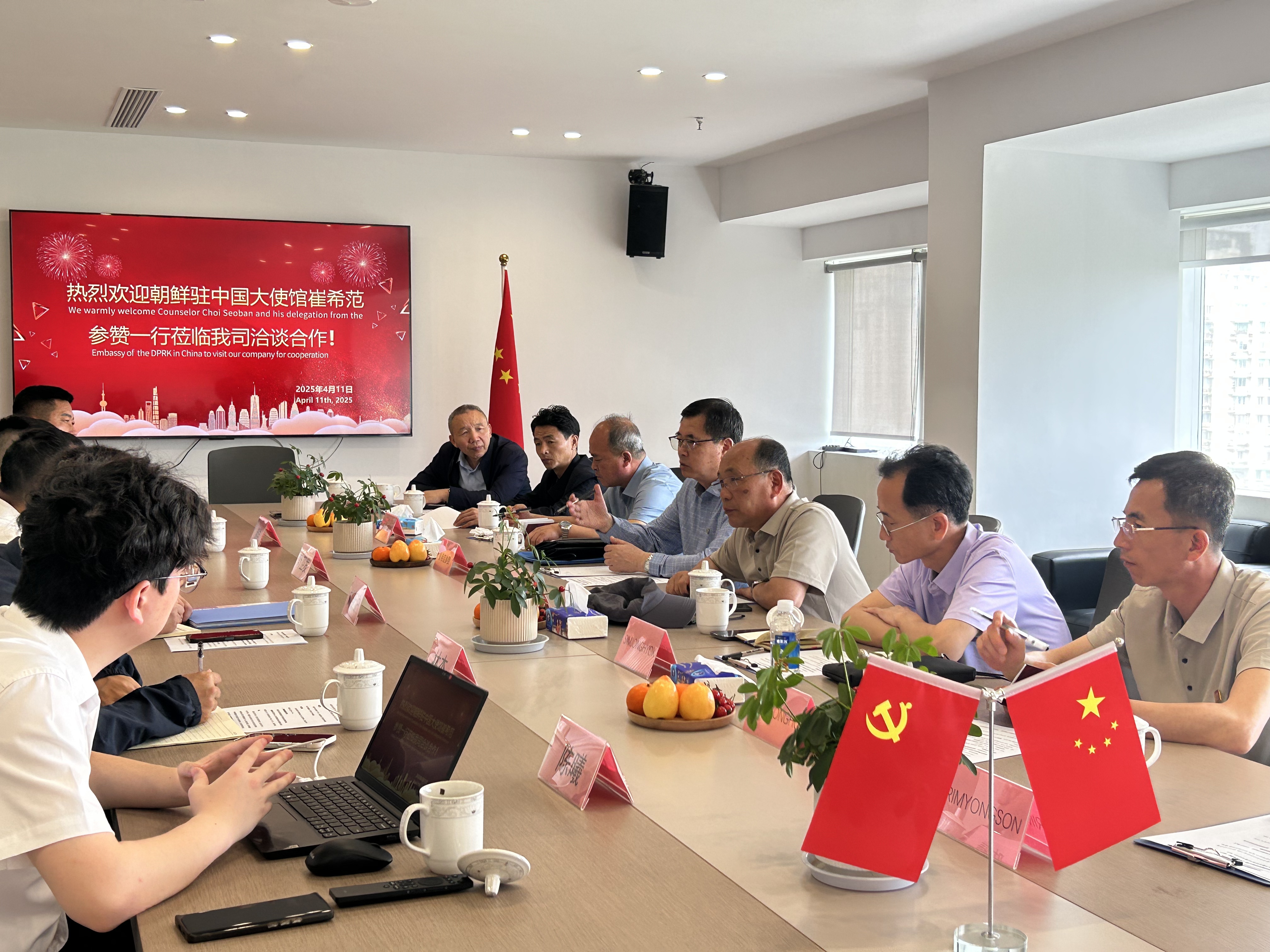 中电建振冲股份有限公司浙江分公司叶卫发、刘新沪等人与朝鲜驻华大使馆崔希范参赞一行进行洽谈合作